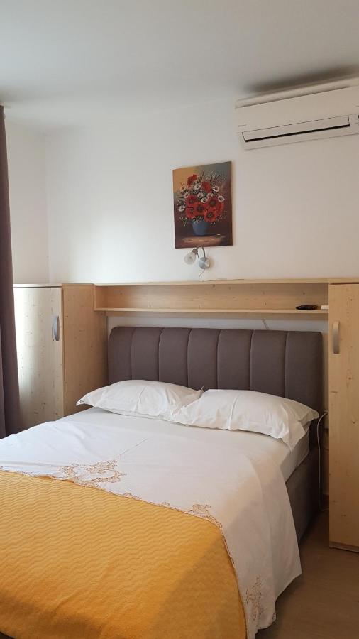 Apartmani Ljerka Malinska Exterior foto