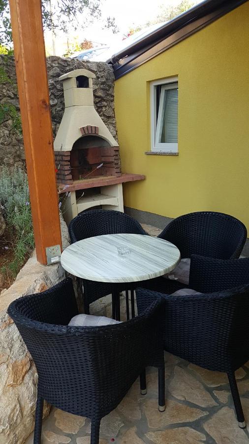 Apartmani Ljerka Malinska Exterior foto